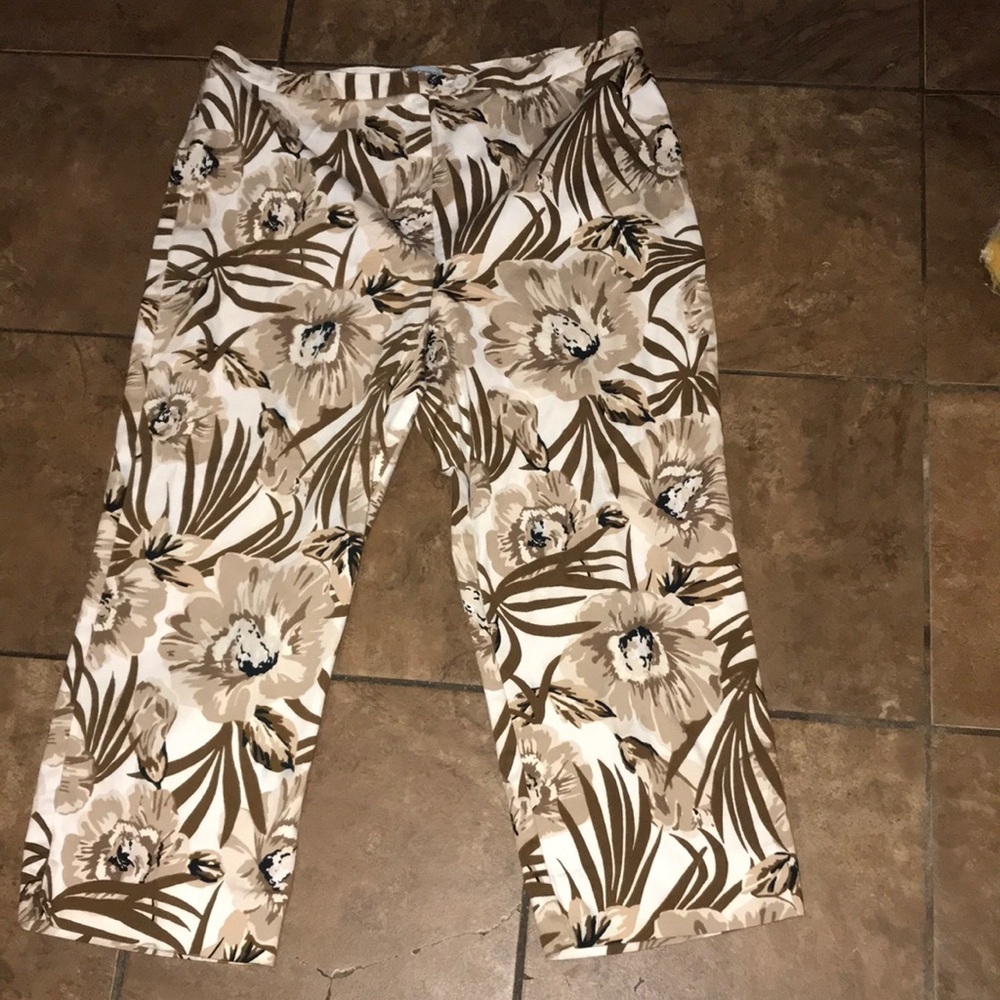 Womenβs Valerie Stevens Stretch Capri Pants